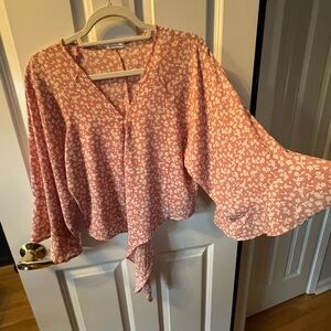 Shirt. Clean smoke free home. Never worn.